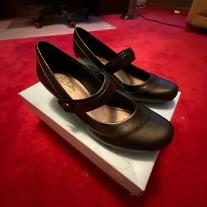 Life stride shoes size 8.5